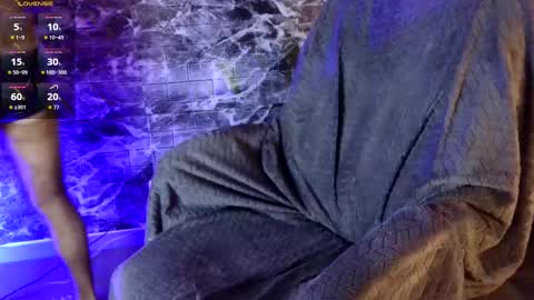 Snapshot of garbel09 chatting on 11.11.25 Chris Dont forget to gift me thumb up Its very important to me and makes me happy AF online show from 11.11.25