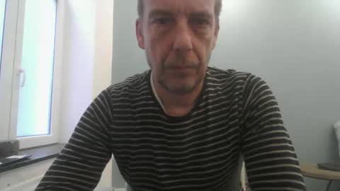 Snapshot of garou75 chatting on 12.02.25 garou75 online show from 12.02.25