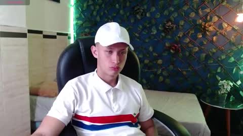 garuo_18 online show from 11.25.25