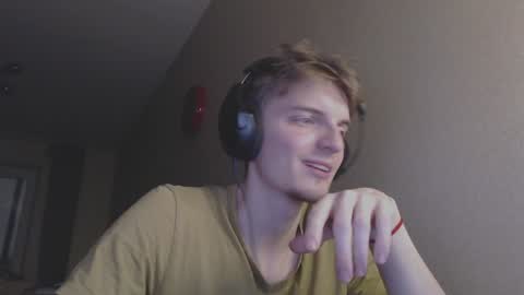 Snapshot of gasturfahe chatting on 12.14.24 gasturfahe online show from 12.14.24