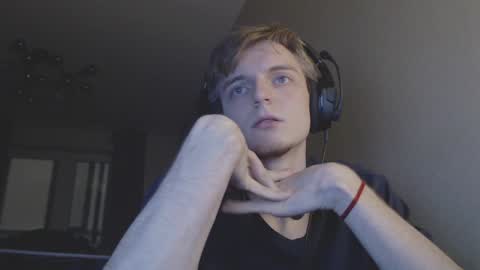 Snapshot of gasturfahe chatting on 12.19.24 gasturfahe online show from 12.19.24