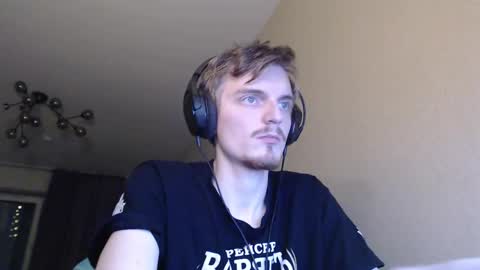 Snapshot of gasturfahe chatting on 11.13.25 gasturfahe online show from 11.13.25