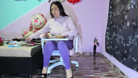 Snapshot of gaticahot001 chatting on 11.11.25 Diana online show from 11.11.25