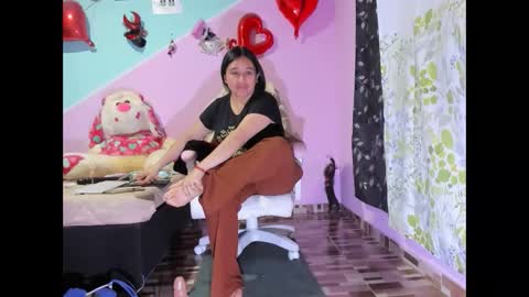 Snapshot of gaticahot001 chatting on 11.25.25 Diana online show from 11.25.25