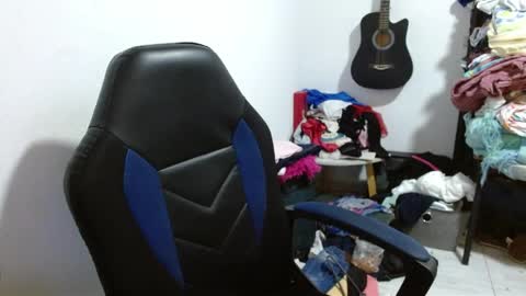 Snapshot of gatika_sexy chatting on 04.19.26 katia online show from 04.19.26