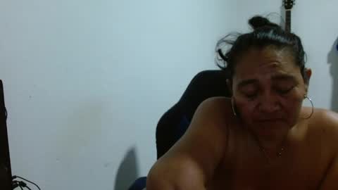 Snapshot of gatika_sexy chatting on 05.27.26 katia online show from 05.27.26