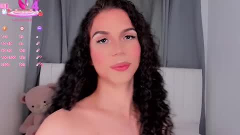 Snapshot of gatitavenecis1 chatting on 10.21.25 Vnecis Marn online show from 10.21.25