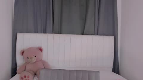 Snapshot of gatitavenecis1 chatting on 10.24.25 Vnecis Marn online show from 10.24.25