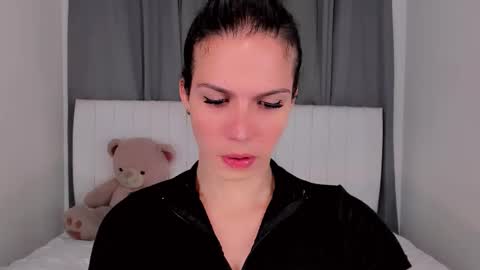 Snapshot of gatitavenecis1 chatting on 11.01.25 Vnecis Marn online show from 11.01.25