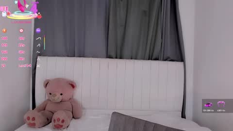 Snapshot of gatitavenecis1 chatting on 11.18.25 Vnecis Marn online show from 11.18.25