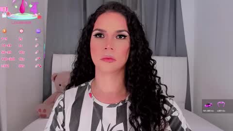 Snapshot of gatitavenecis1 chatting on 12.04.25 Vnecis Marn online show from 12.04.25