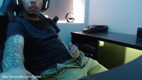 Snapshot of gefeeer chatting on 10.30.25 gefeeer online show from 10.30.25