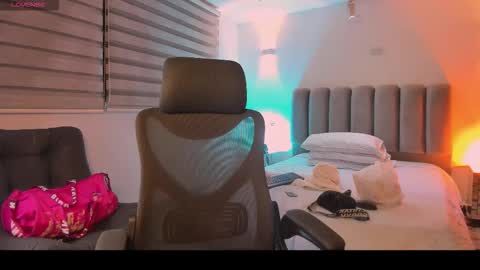 Snapshot of gemarodriguez_ chatting on 11.10.25 Gemma online show from 11.10.25