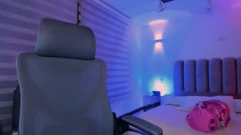 Snapshot of gemarodriguez_ chatting on 11.22.25 Gemma online show from 11.22.25