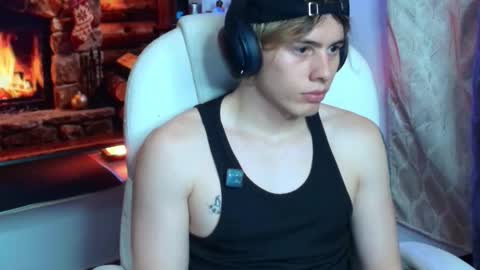 Snapshot of gemdominus chatting on 12.23.25 Gem Dominus online show from 12.23.25