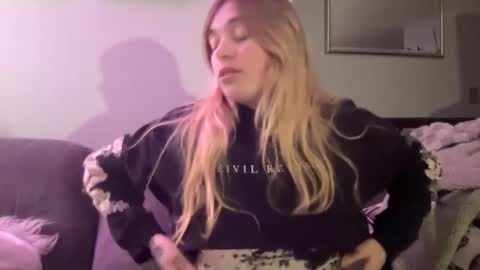 Snapshot of gemmyrosee chatting on 01.25.25 gemmyrosee online show from 01.25.25