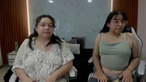 Snapshot of genesis_y_moon chatting on 07.06.26 genesis_y_moon online show from 07.06.26