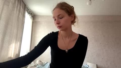 Emmi online show from 09.27.25