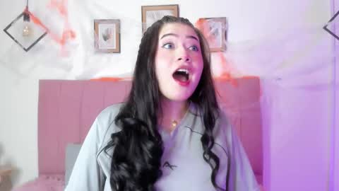 Snapshot of gennesis_love chatting on 10.28.25 Sofia online show from 10.28.25