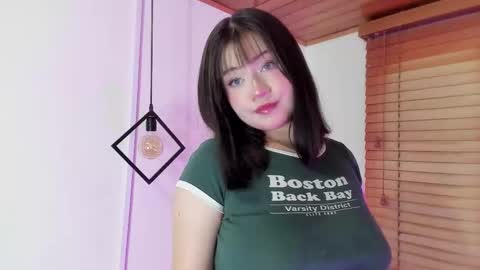 Snapshot of gennesis_love chatting on 12.14.25 Sofia online show from 12.14.25