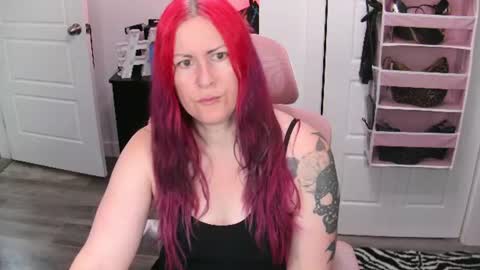 Snapshot of gennyrock chatting on 06.12.26 Genny Rock and online show from 06.12.26