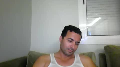 Snapshot of genteldevil chatting on 10.31.25 genteldevil online show from 10.31.25