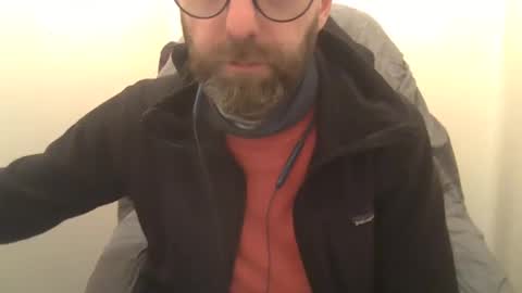 Snapshot of geon2xx chatting on 01.28.25 Geon online show from 01.28.25