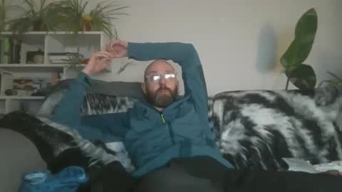 Snapshot of geon2xx chatting on 09.25.25 Geon online show from 09.25.25