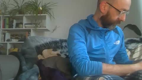 Snapshot of geon2xx chatting on 10.16.25 Geon online show from 10.16.25