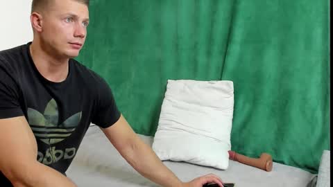 Snapshot of georgearmwrestler chatting on 01.02.25 George my Fansly online show from 01.02.25