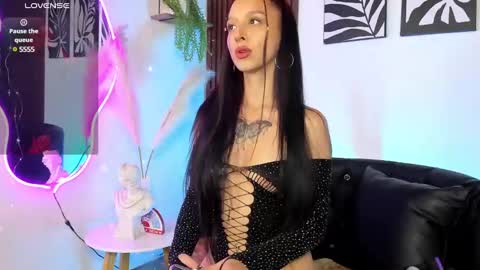 Snapshot of georgina_caruso chatting on 01.20.25 Georgina Caruso online show from 01.20.25