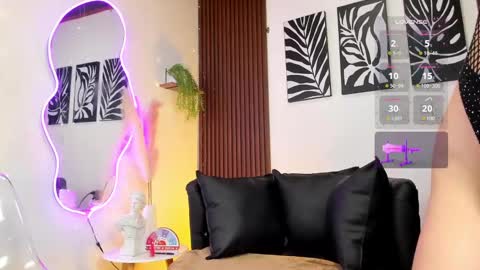 Snapshot of georgina_caruso chatting on 01.28.25 Georgina Caruso online show from 01.28.25