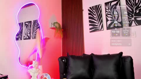 Snapshot of georgina_caruso chatting on 01.29.25 Georgina Caruso online show from 01.29.25