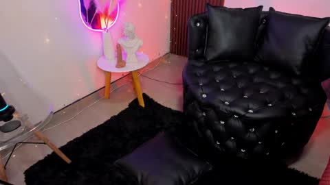 Snapshot of georgina_caruso chatting on 03.12.25 Georgina Caruso online show from 03.12.25