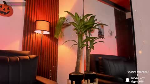 Snapshot of georgina_caruso chatting on 10.19.25 Georgina Caruso online show from 10.19.25