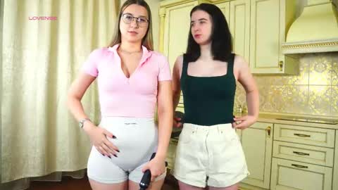 Snapshot of georginatrue chatting on 11.11.25 My name is Kelly online show from 11.11.25