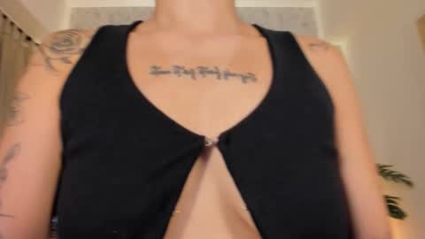 Snapshot of georginna_sins chatting on 01.17.26 Kendal online show from 01.17.26