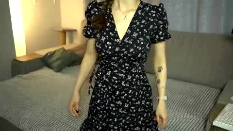 Jean and Isa couple Van online show from 11.10.25