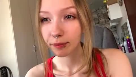 Snapshot of gertrudeuran chatting on 06.19.26 Sophie online show from 06.19.26
