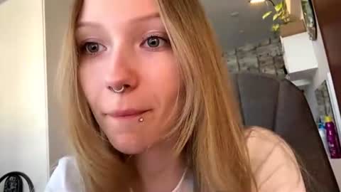 Snapshot of gertrudeuran chatting on 06.20.26 Sophie online show from 06.20.26