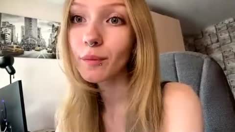 Snapshot of gertrudeuran chatting on 06.24.26 Sophie online show from 06.24.26