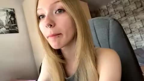 Snapshot of gertrudeuran chatting on 06.28.26 Sophie online show from 06.28.26