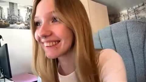 Snapshot of gertrudeuran chatting on 06.29.26 Sophie online show from 06.29.26