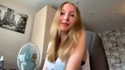 Snapshot of gertrudeuran chatting on 07.10.26 Sophie online show from 07.10.26