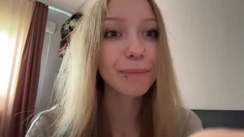 Snapshot of gertrudeuran chatting on 08.01.26 Sophie online show from 08.01.26