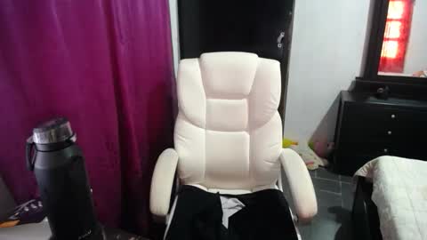 Snapshot of ggemas chatting on 11.21.25 ggemas online show from 11.21.25