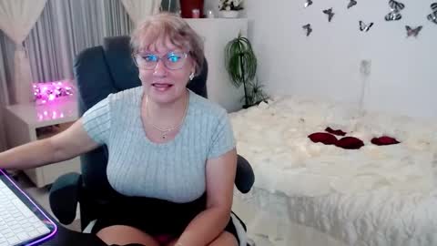 Ghertrudequeen online show from 10.13.25