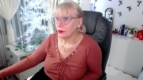 Snapshot of ghertrudequeen chatting on 12.15.25 Ghertrudequeen online show from 12.15.25