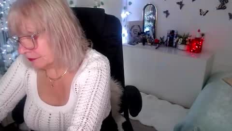 Snapshot of ghertrudequeen chatting on 12.17.25 Ghertrudequeen online show from 12.17.25