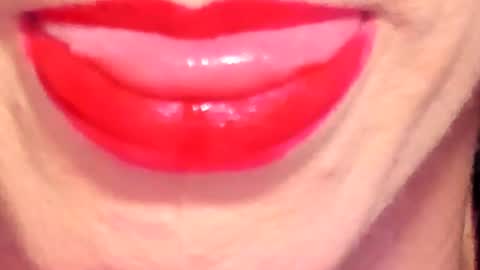 Snapshot of ghiahot chatting on 10.23.25 gia gmz online show from 10.23.25